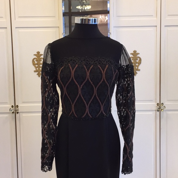 Rengin Gown - Picture 3 of 8